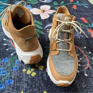 Sorel Women’s Kinetic Breakthru Caribou Sneaker Boot Size 9 Outdoor Waterproof